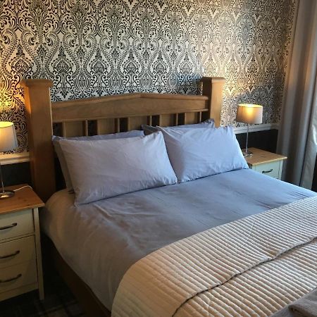 The White Hart Pub And Rooms Cranleigh Buitenkant foto