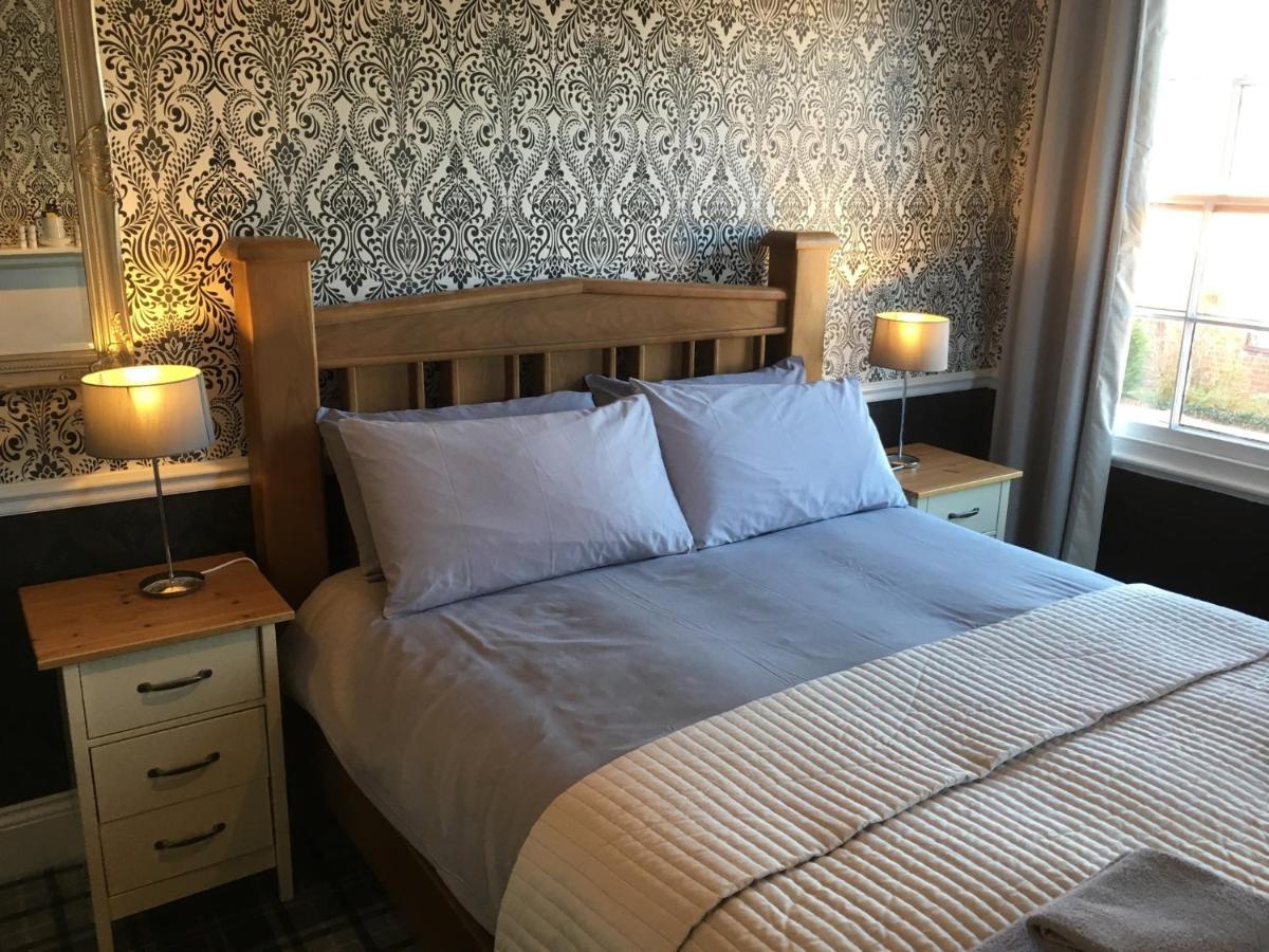 The White Hart Pub And Rooms Cranleigh Buitenkant foto