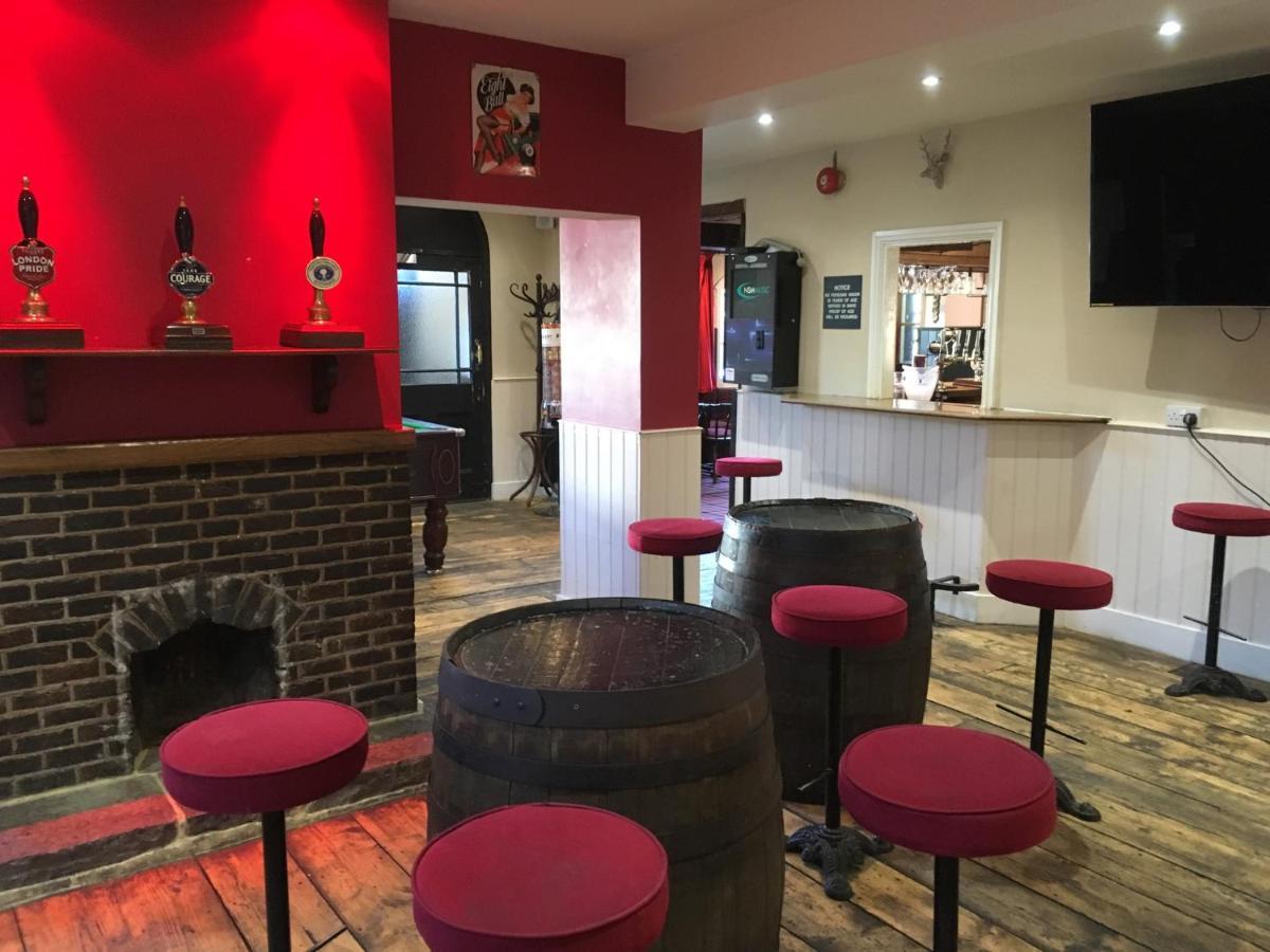 The White Hart Pub And Rooms Cranleigh Buitenkant foto