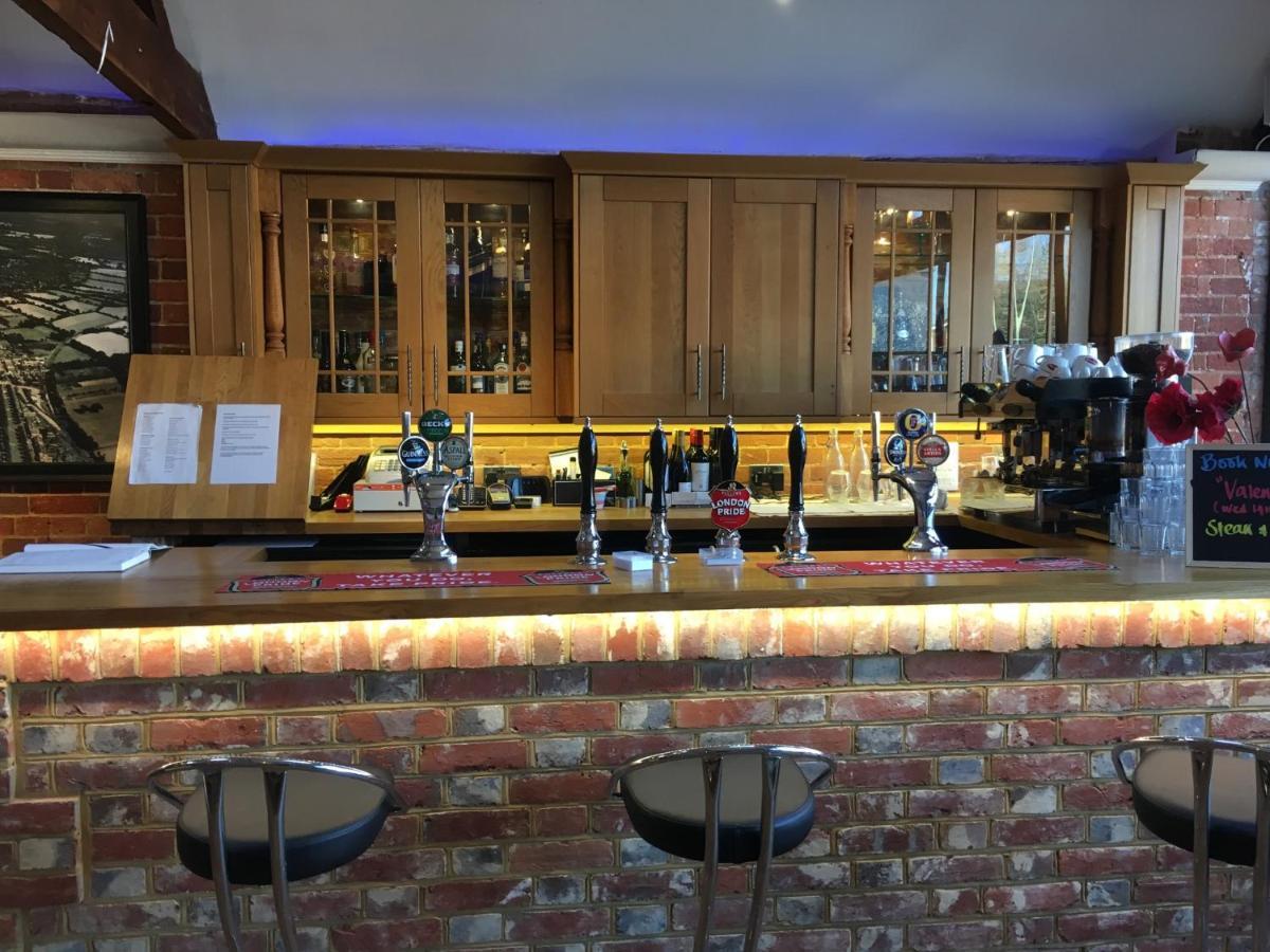 The White Hart Pub And Rooms Cranleigh Buitenkant foto