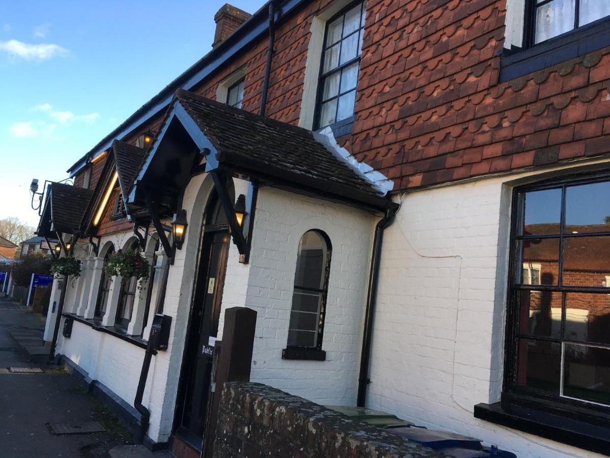 The White Hart Pub And Rooms Cranleigh Buitenkant foto